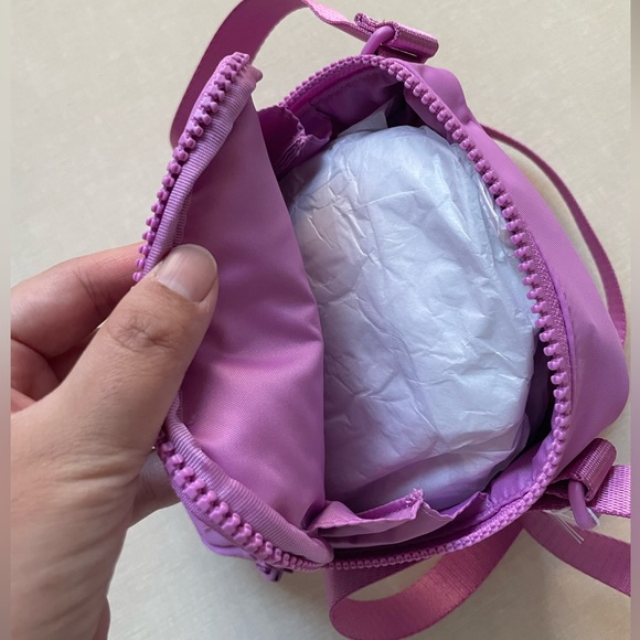 Lululemon Easy Access Crossbody Bag 1.5L - Dahlia Mauve - Picture 10 of 16